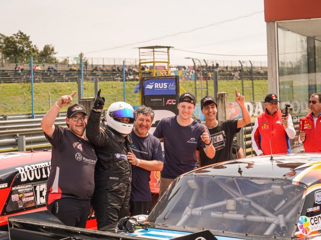Gran actuaci�n de Nico Villamayor en la doble fecha del Turismo 4000